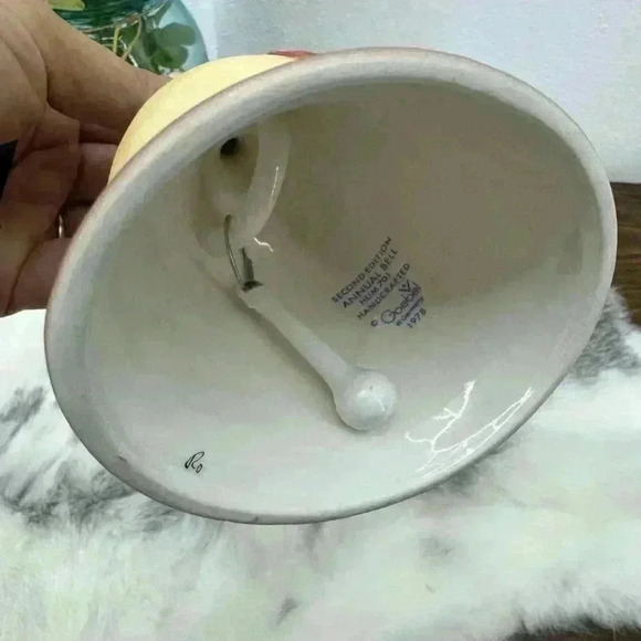 1979 M.J. Hummel 1979 Annual Bell bas-relief girl second‎ edition Goebel Germany - Picture 9 of 10